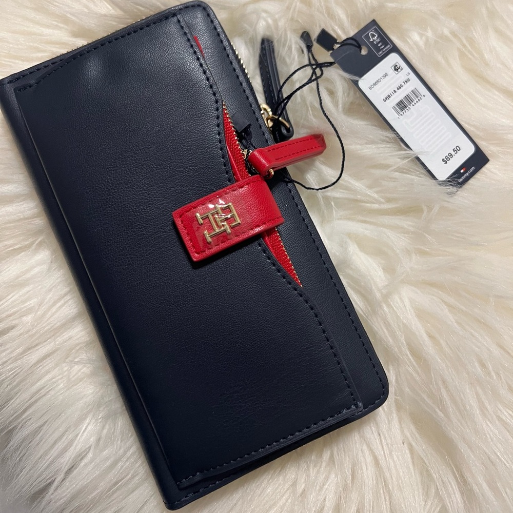 Tommy Hilfiger iconic zip wallet